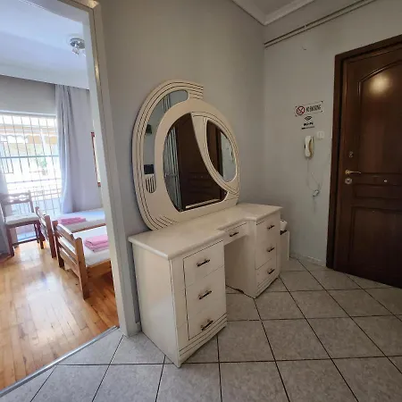 Theas Apartment *